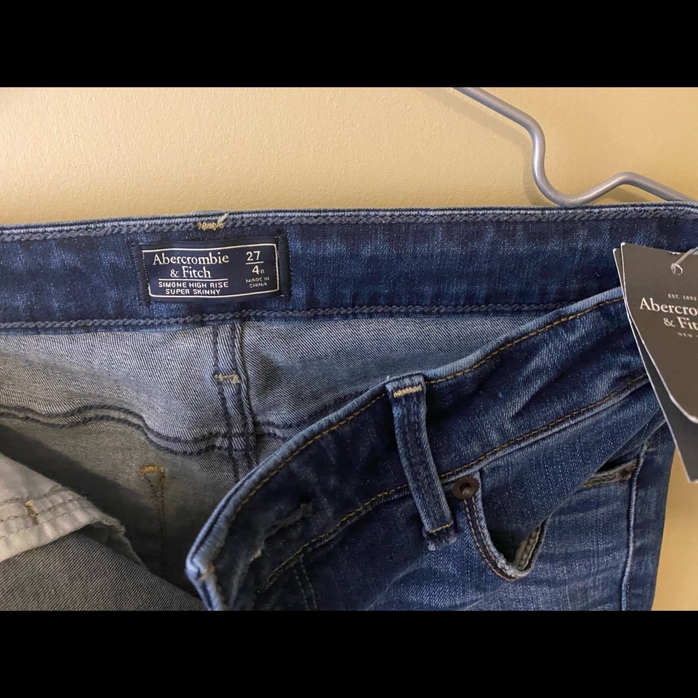 Abercrombie and Fitch - Picture 5 of 5